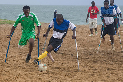 Players from the Single Leg Amputee Sports Club Sierra Leone (SLASC) face off in a match in Freetown, attended by Secretary-General Ban Ki-moon. Founded in 2001 following Sierra Leone’s ten-year civil conflict, the SLASC offers trauma recovery for war amputees.