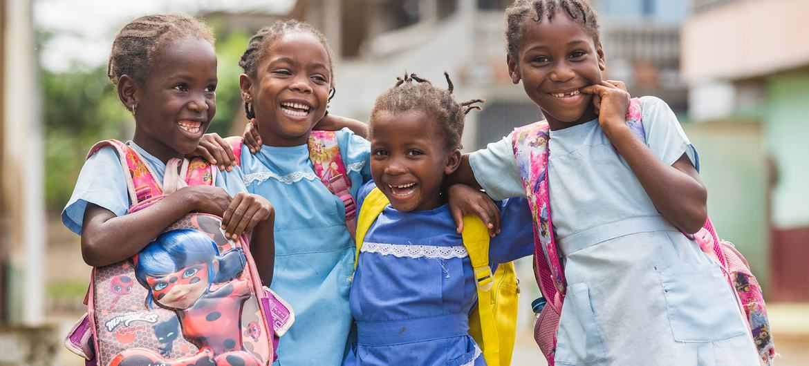 © UNICEF/Vincent Tremeau Young girls walk home from school in São Tomé and Príncipe.