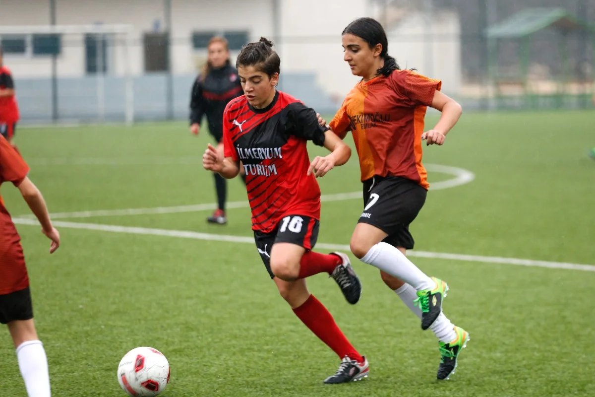Girls' football teams in Gaziantep, Turkey played for solidarity against gender-based violence. Photo: UN Women.