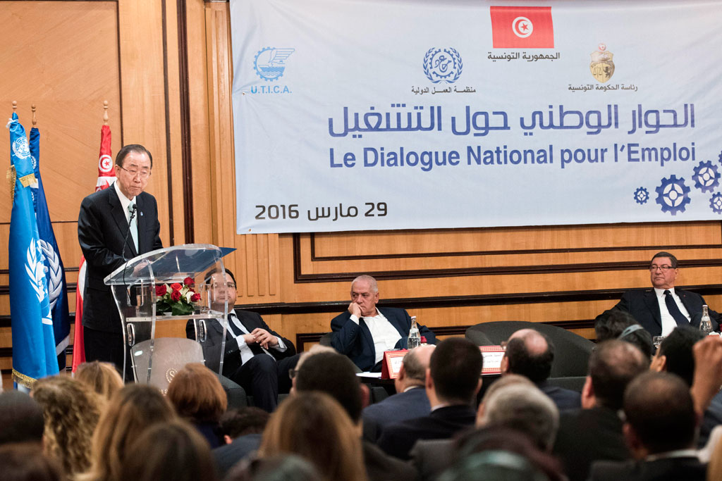 SG delivers remarks at National Conference on Employment with H.E. Mr. Habib Essid, Prime Minister of Tunisia (w/ Mrs. Ban) 
[Sheraton Tunis]