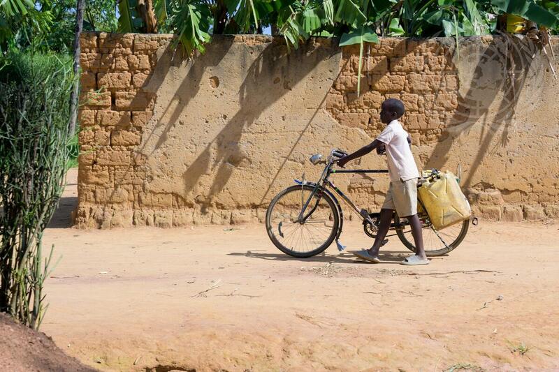 UN Photo/Manuel Elías: A child with a bicycle and water containers in the Mbyo Village in the Bugesera District of Rwanda.