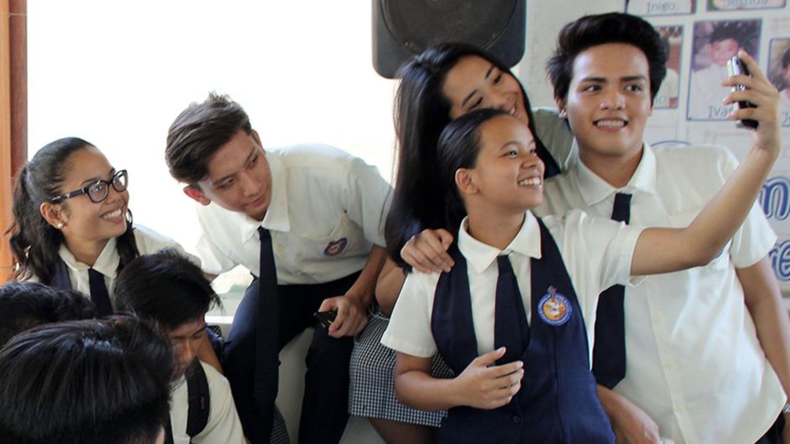 UNICEF/Joshua Estey Students in Cebu, Philippines take a selfie at school.