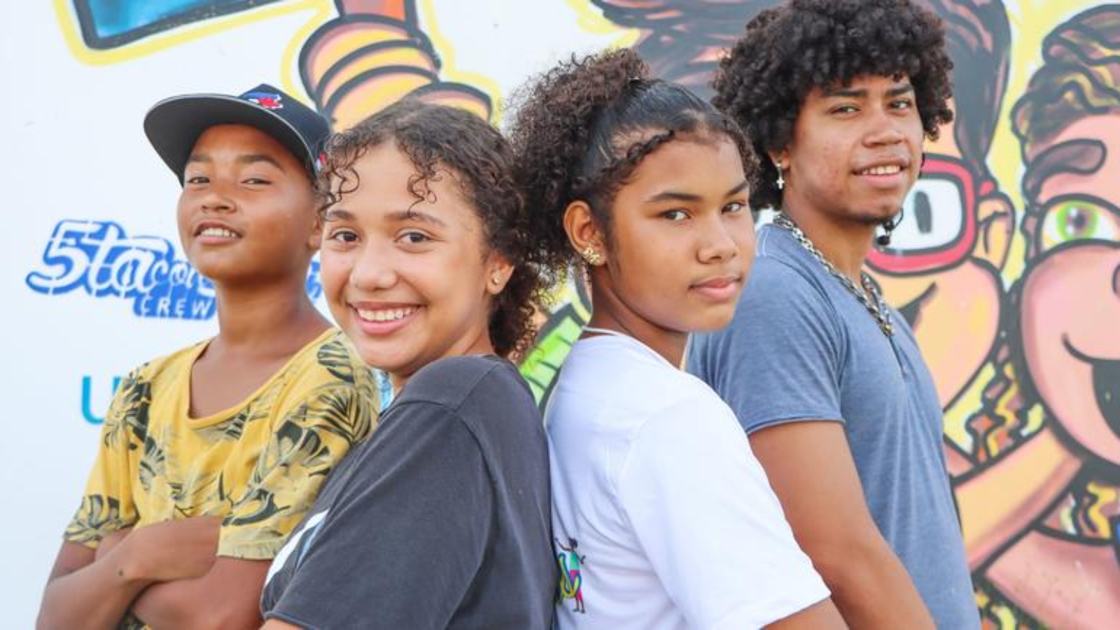 © UNICEF/Elba Bayona Four young people get together at an art-focused group in northern Colombia.