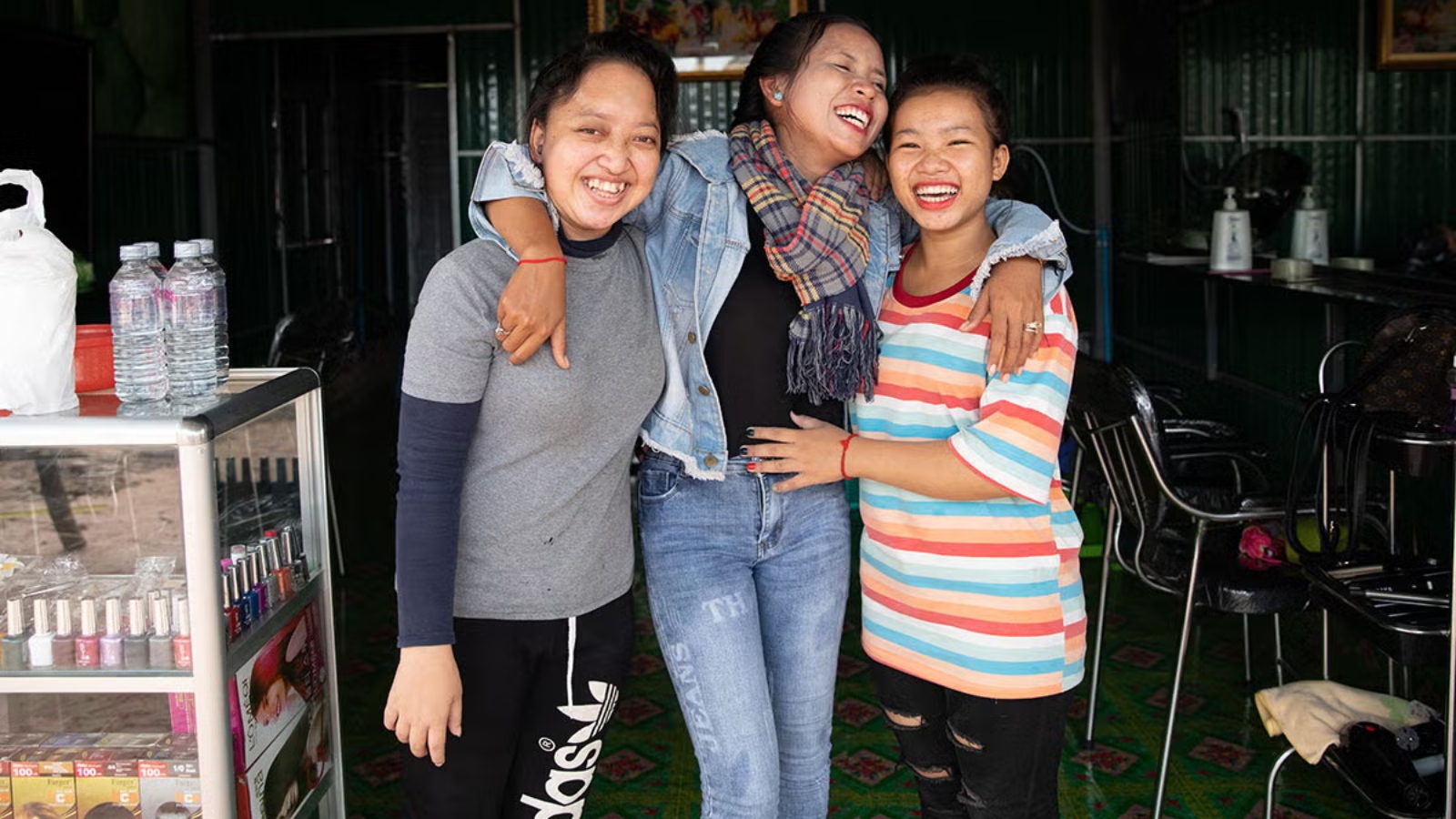 Friends Chan Youn, 17, Khum Sreymon, 23 and Gnuy Chavy, 23 have teamed up to open a women’s salon in the Siem reap province, Thailand. Photo: UN Women/Stephanie Simcox