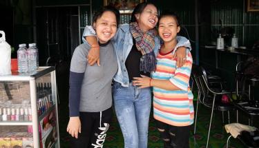 Friends Chan Youn, 17, Khum Sreymon, 23 and Gnuy Chavy, 23 have teamed up to open a women’s salon in the Siem reap province, Thailand. Photo: UN Women/Stephanie Simcox