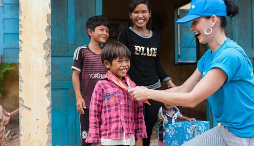 UNICEF/UN020186/Quan UNICEF Goodwill Ambassador Katy Perry gives her scarf to Ka Da Khang while visiting the Phuoc Thanh Commune Health Centre in Ninh Thuan Province where many children show signs of nutrient deficiencies.