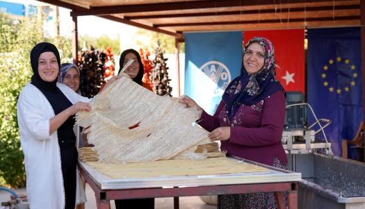 Members of the Mutlu Besin Cooperative showing their Tarhana making skills before the earthquake. ©FAO/Turuhan Alkir
